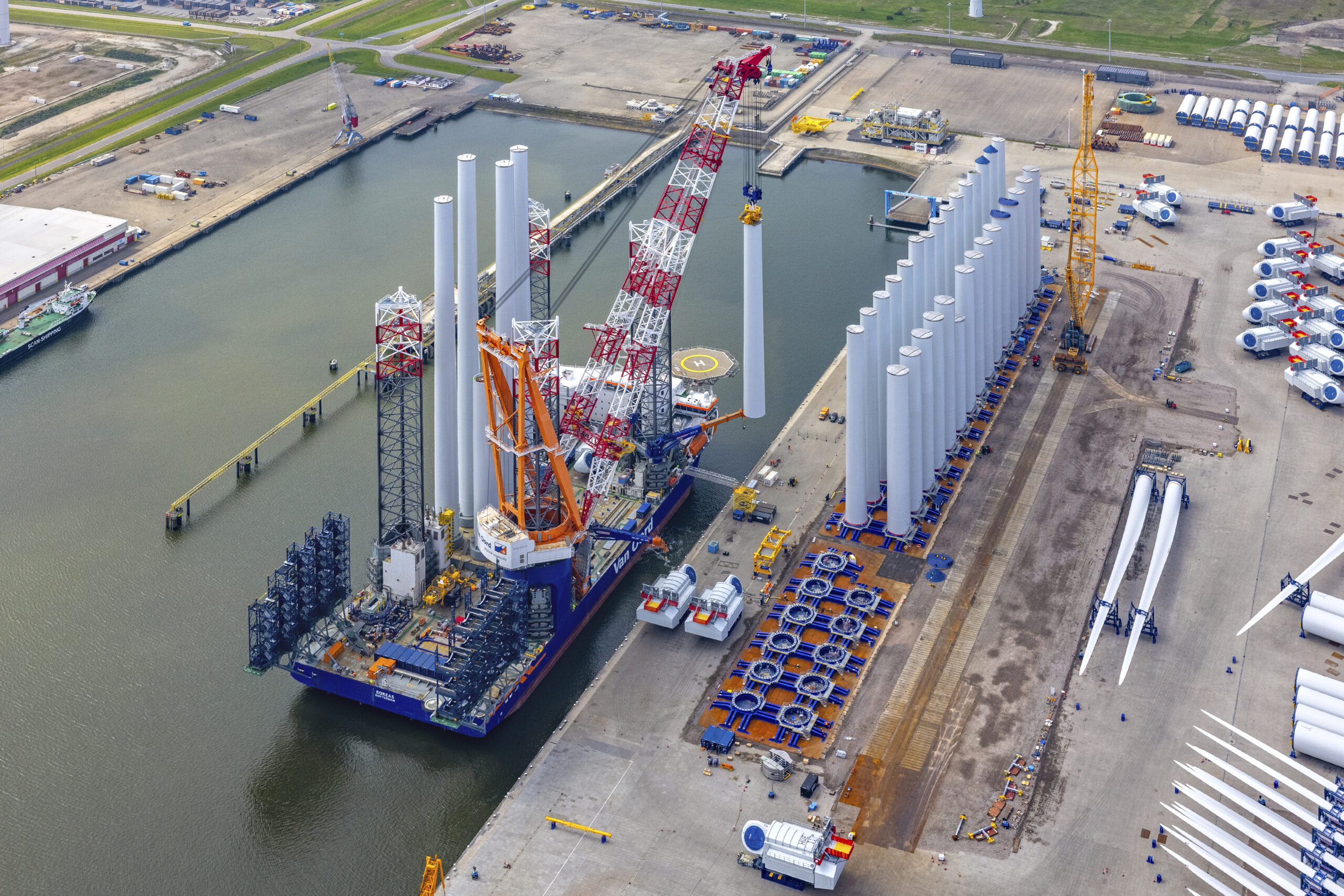 Load-out windturbines Eemshaven